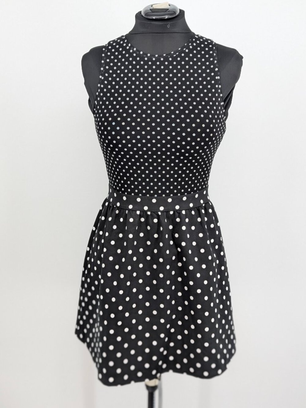 NWOT Alice + Olivia Chara polka dot dress sz 6, has stretch, never worn - Picture 4 of 16